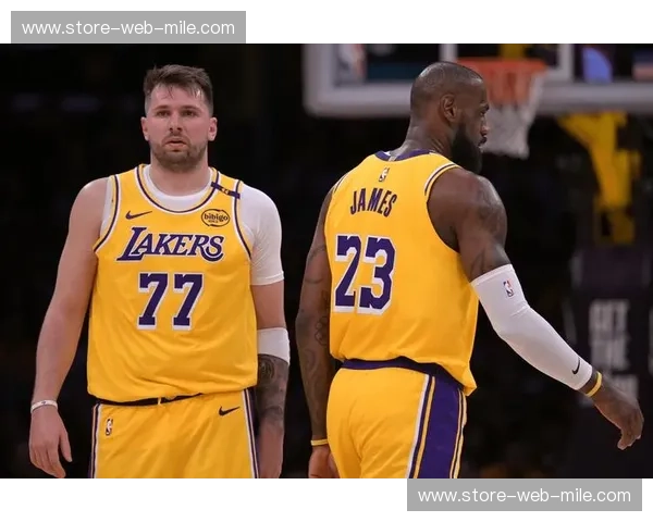 紫金魅影与迈阿密铁血：回望湖人vs热火总决G2的巅峰博弈